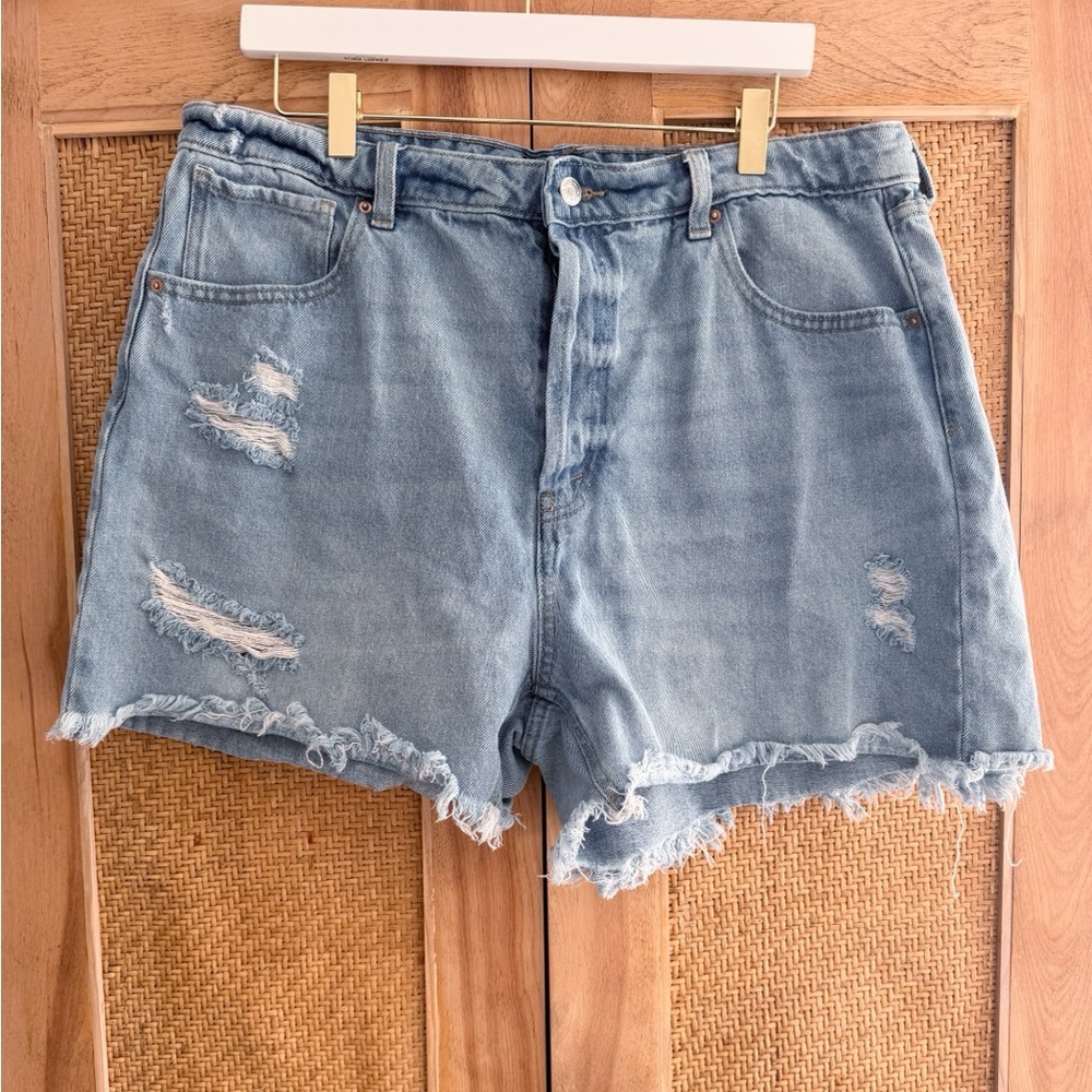 Wild Fable Super High Rise Cutoff Shorts Size 16 Medium Wash 4” inseam Denim